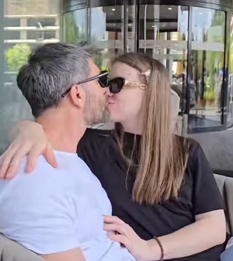 Glumac Vahidin Prelić u vezi sa 23 godine mlađom Bojanom (3).png