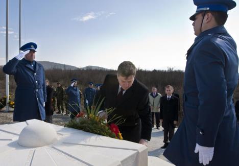 boris-trajkovski-avionska-nesreca-grob-skoplje.jpg