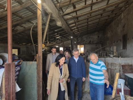 Ministar Glamočić posetio Sevojno - domaćinstv Bugarinvić.jpg