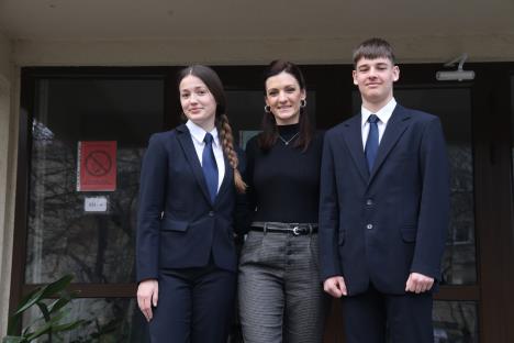 Pedagog Marija Sarić sa vojnim gimnazijalcima