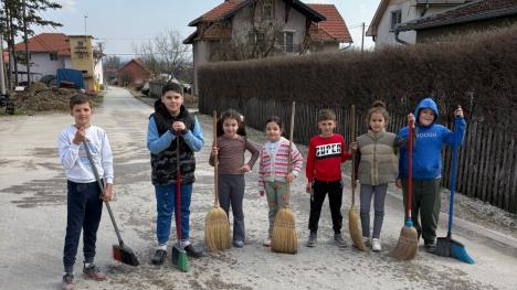 Mališani iz sela Mršinci