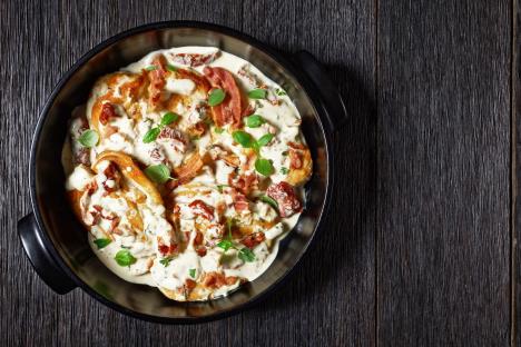 Oženi me piletina u crnom tiganju