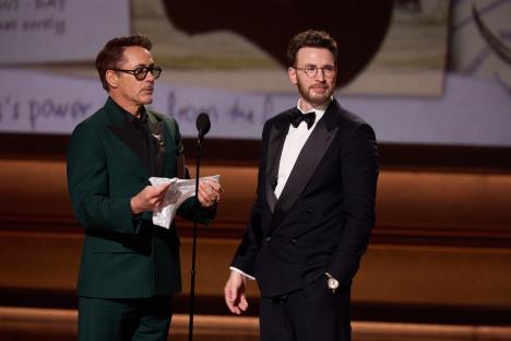 Robert Dauni Džunior, Kris Evans