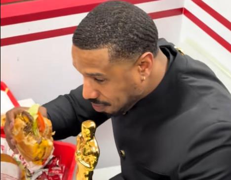 Majkl B. Džordan Oskara proslavio uz hamburger i pomfrit