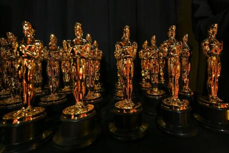 statue Oskara u vitrini