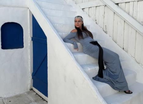 Azra snimila spot gde i Kardi Bi