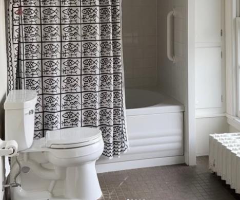 Devojka pokazala renovirano kupatilo