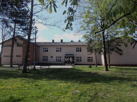 LOZNICA - Škola u Jadranskoj Lešnici.JPG