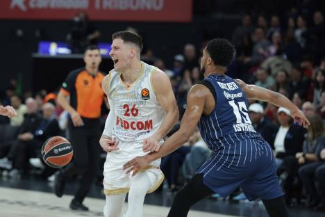 Nemanja Nedović na meču Efes - Monako