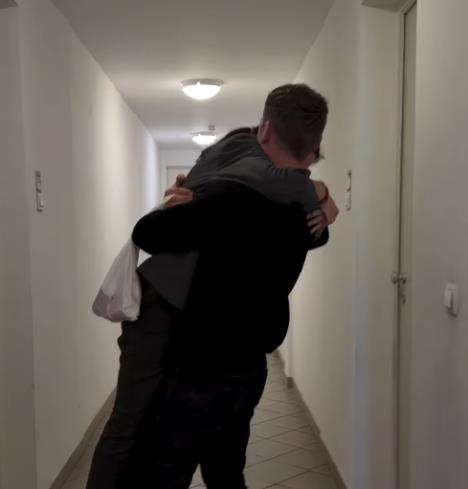 Aleksandar Radojičić sa devojkom Zejnep Kirli u emotivnom snimku koji je objavio na društvenim mrežama (2).PNG