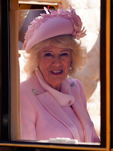 Kraljica Kamila u Vindzoru sa novim izgledom obrva koji je privukao veliku pažnju javnosti