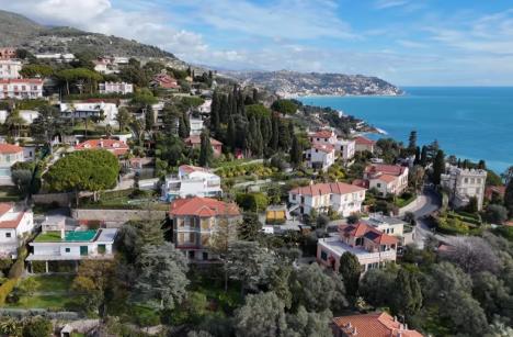 Valekrosija, Italija