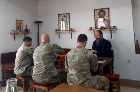 americki vojnici se interesuju za pravoslavlje.jpg
