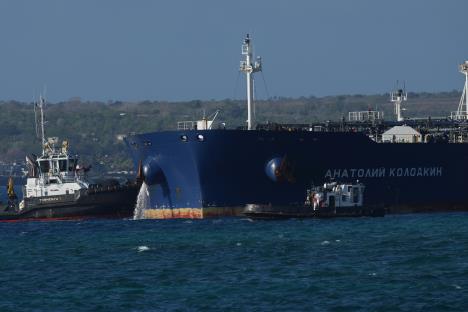 104 AP Ramon Espinosa.jpg