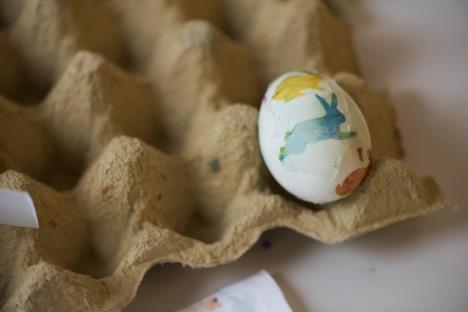 Uskršnja jaja ukrašena dekupaž tehnikom sa motivima Uskrsa