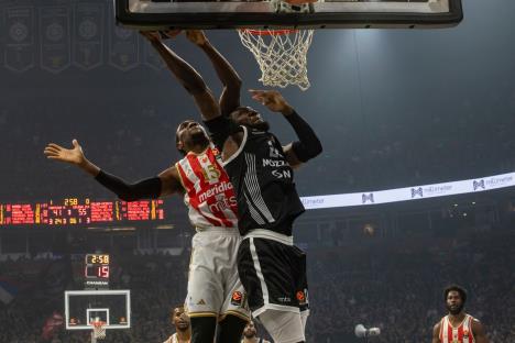 Ebuka Izundu i Bruno Fernando