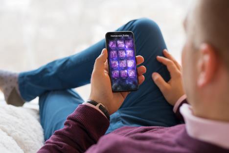 vestacka inteligencija chatgpt astrologija shutterstock_2450435049 (3).jpg