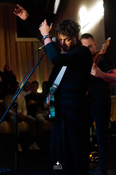 Regina svirka copy.jpg