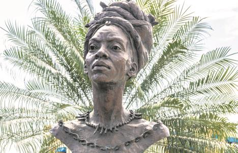 Quuen-Nanny-scaled copy.jpg