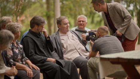 IZVOR EP.09 ULOGA DOBRIVOJE RATKOVIĆ ADVOKAT - BANE VIDAKOVIĆ _ ULOGA OTAC MIHAILO - IVAN TOMIĆ _ NOVINAR - MILAN VASIĆ_ ULOGA MILAN ČIČA BIORAC -DEJAN CICMILOVIĆ_.jpg