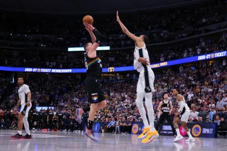 Nikola Jokić protiv San Antonio Sparsa