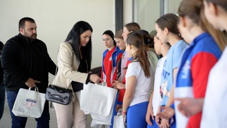 LOZNICA - Pokloni za devojčice sa KiM.jpg