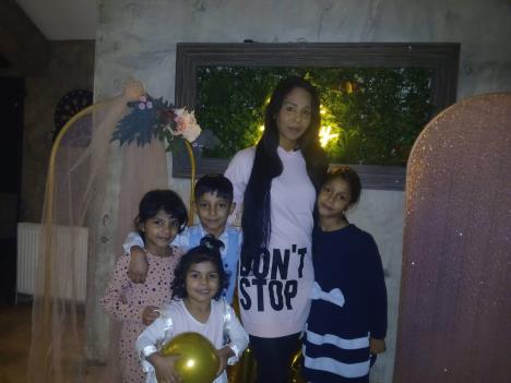 Aleksandra s decom.jpg