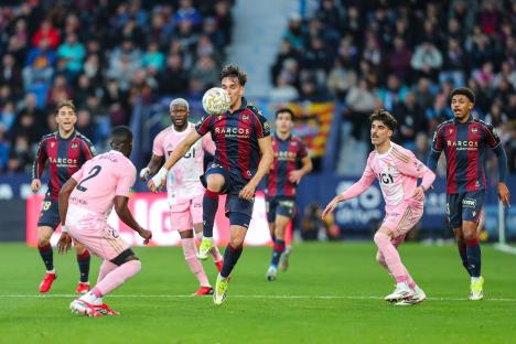 Levante, Ovijedo, Primera