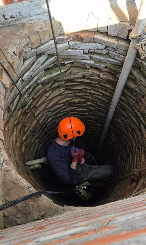 Nenad Begović silazi u bunar