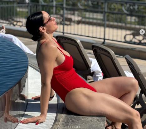 Ana Franić u ferari crvenom bikiniju