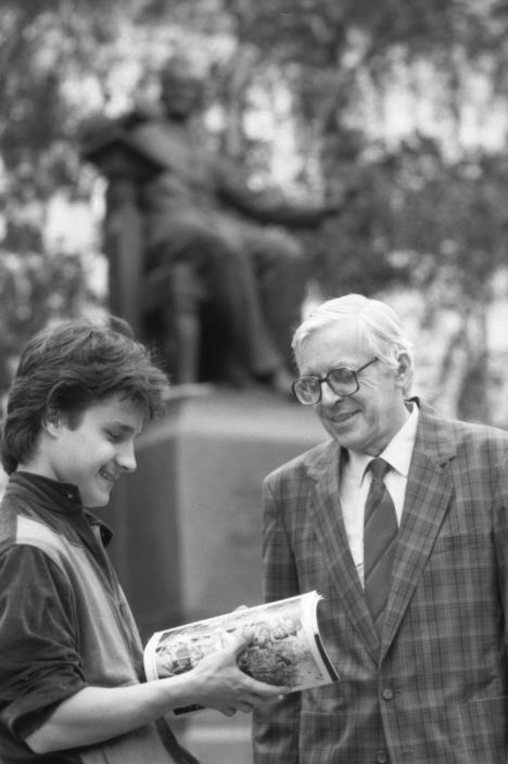 Aleksej Sultanov sa svojim profesorom Niumovim