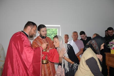 0613Svestenik Bogdan Stjepanovic na sluzbi pre devet godina.jpg