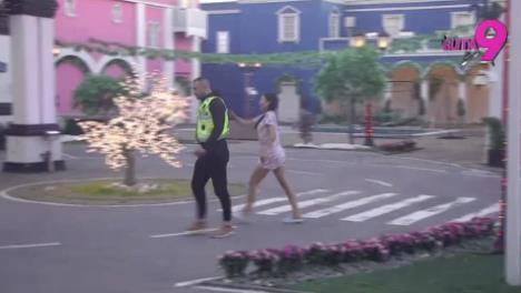 Asmin pokušava da napravi dete Maji