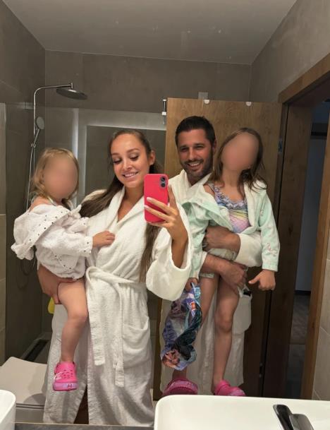 Luna Đogani i Marko Miljković uživaju sa decom