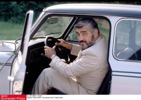 Mario Adorf u beloj peglici
