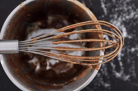 pravljenje čokolade torte