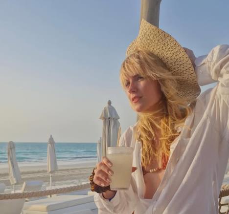 Iva Mićanović, starija ćerka Dragana Mićanovića i Ane Sofrenović (2).PNG