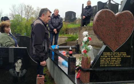 BANJA KOVILJAČA - Na groblju .jpg