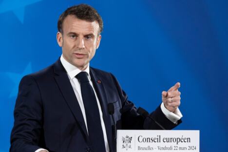 emanuel makron (1).jpg