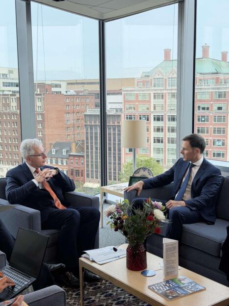 Sastanak ministra sa direktorom Sektora za Evropu u MMF-u Alfredom Kamerom.jpg