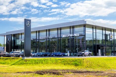 Mercedes-Benz HQ.jpg