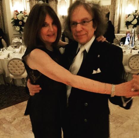 Doktor Eliot Rudnicki i njegova supruga Sendi su se prvi odvažili na surogat majčinstvo (1).PNG