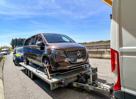 Vozač na nemačkom auto-putu A96 platio 30.000 evra carine zbog neprijavljenog prevoza vozila bez dokumentacije