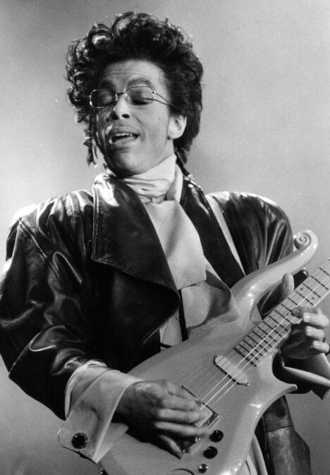 Prins Rodžer Nelson na sceni