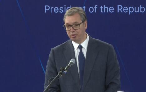 Aleksandar Vučić Paraćin otvaranje pogona fabrika stakla Vaider (1).png