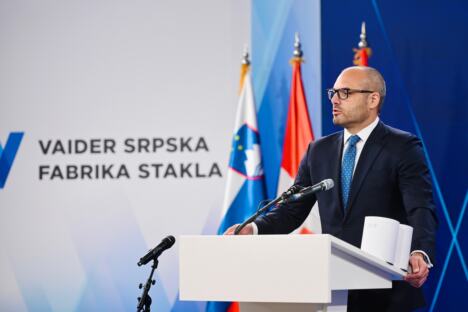 Aleksandar Vučić Paraćin otvaranje pogona fabrika stakla Vaider (1).jpeg