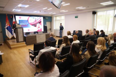 prof. dr Milovan Bojić na simpozujumu u Institutu Dedinje