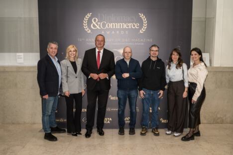 Er Srbija nagrađena za društveno-odgovornu kampanju „Uniforme dobijaju novu svrhu“.4jpeg.jpeg