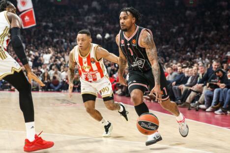 Kris Džons u Crvenoj zvezdi