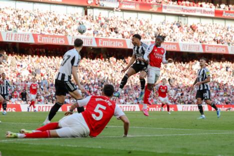 Arsenal, Njukasl, Premijer liga